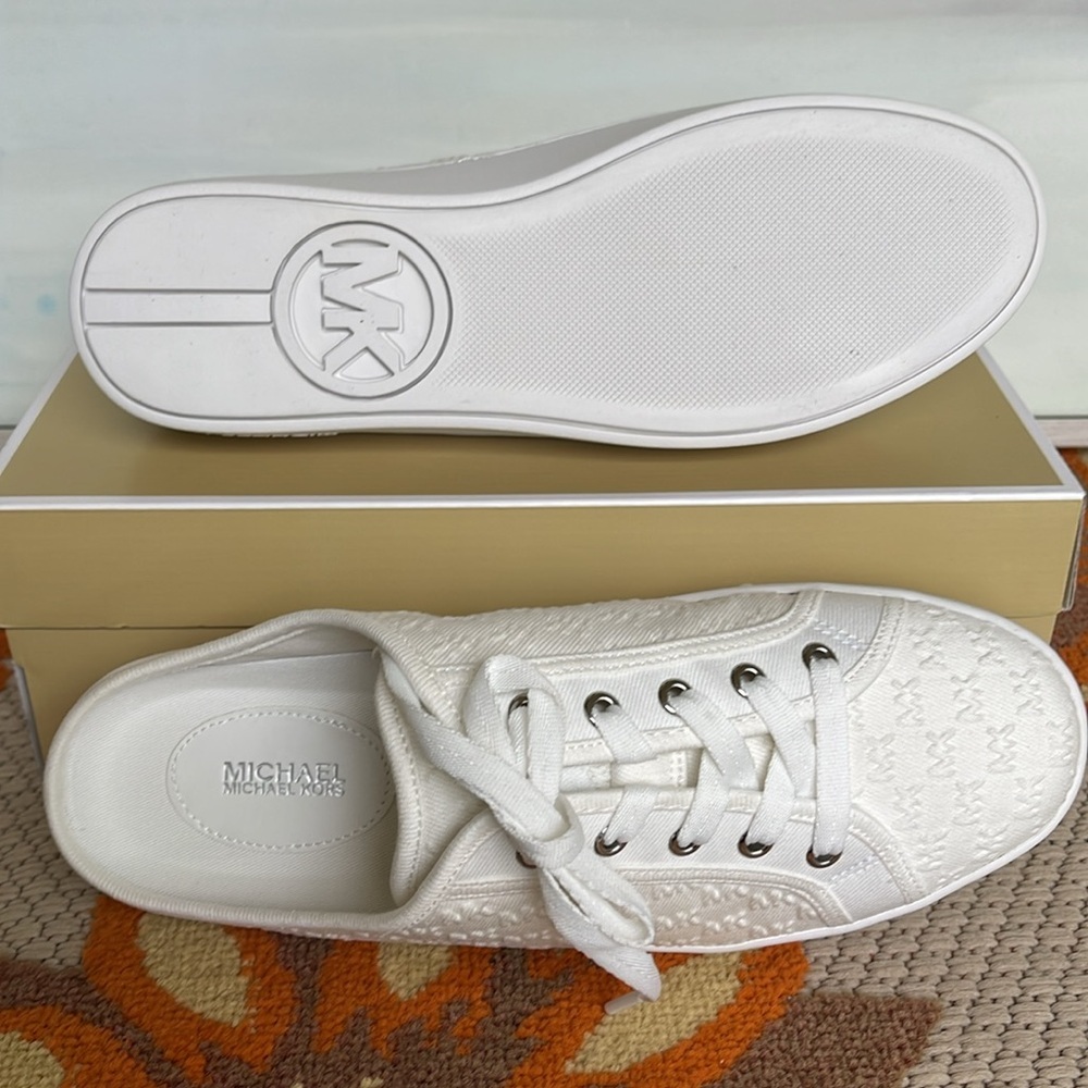 Michael Kors POPPY SLIDE SNEAKERS MK DEBOSSED WASHED DENIM
49T4POFP2D Platforms - Picture 3 of 16
